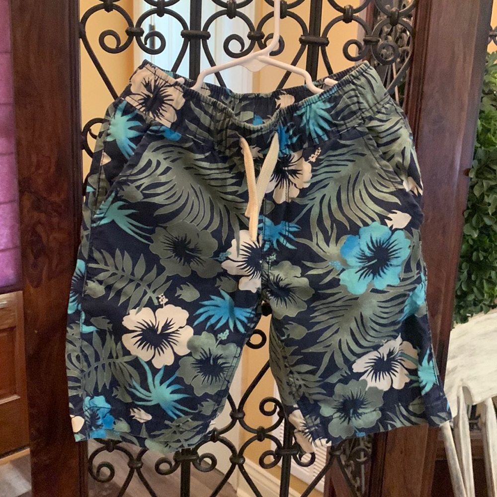 NWOT boys tropical print shorts.
